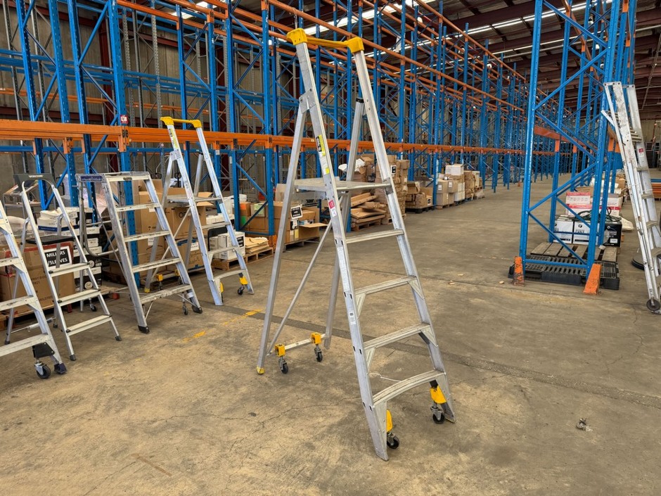 <p>Bailey Mobile Platform Step Ladder</p>