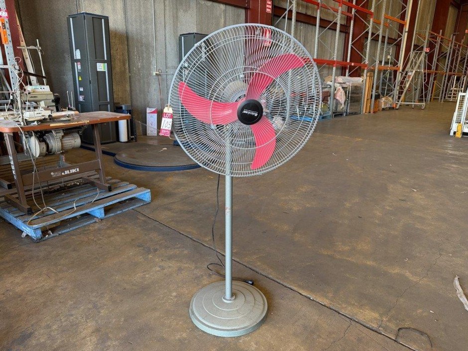 <p>Halgui Pedestal Fan</p>
