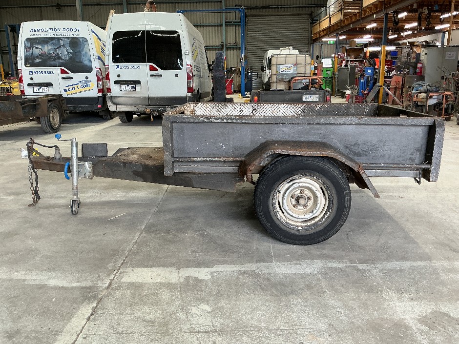 <p>2001 E Last  Single Axle</p>