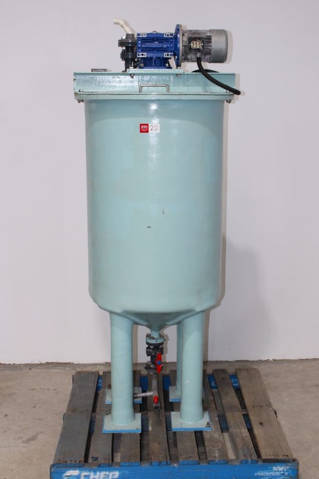 <p>360L Fiberglass Mixing Tank</p>