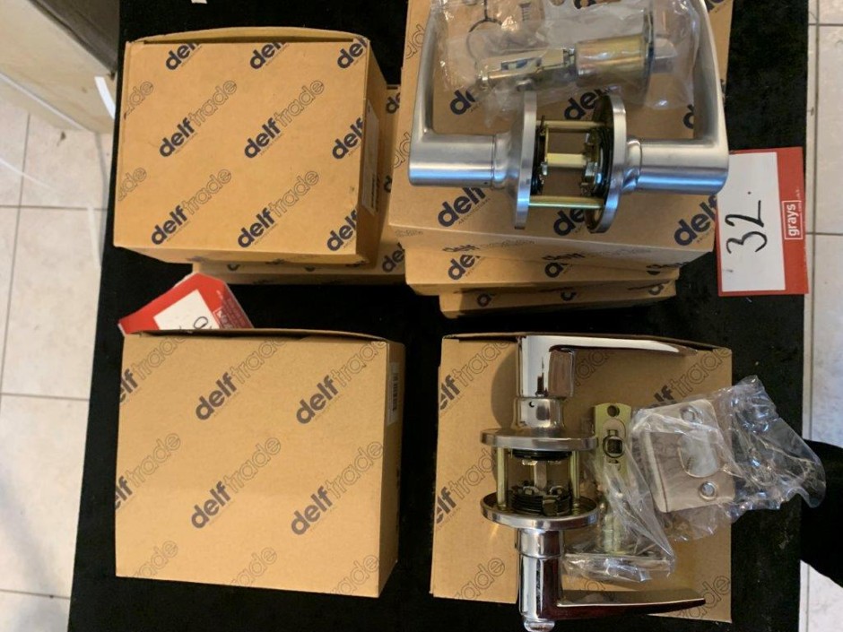 <p>4 x Delftrade Privacy Lever Sets and 5 x Delftrade Passage Sets (Unused)
