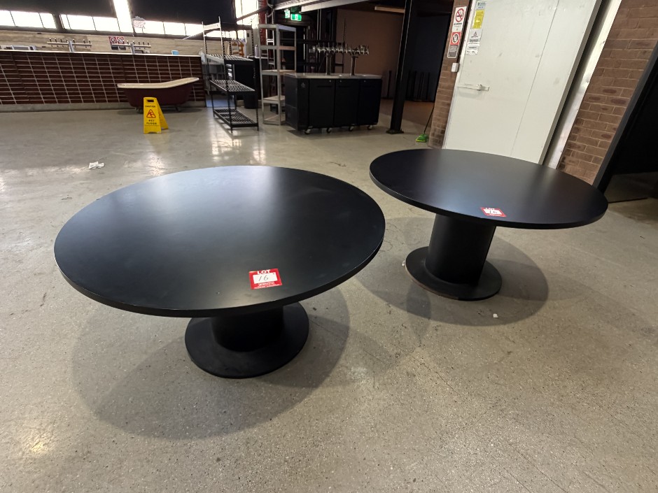 <p>Round Restaurant Tables</p>