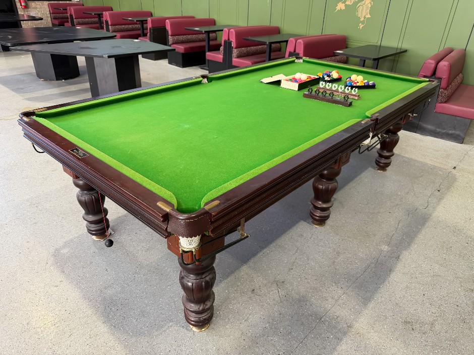 <p>B & B Billiard Tables 8'x4' Billiard Table</p>
