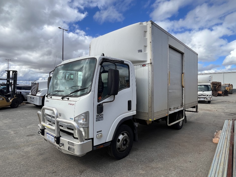 <p>2012 Isuzu 300 4x2 Pantech Truck</p>