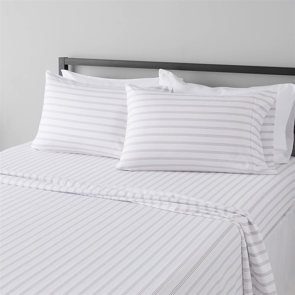 Amazon Basics Lightweight Super Soft Easy Care Microfiber 4 Piece Bed Sheet