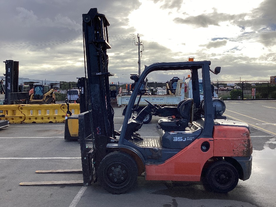 2017 Toyota 32-8FGJ35 Counterbalance Forklift