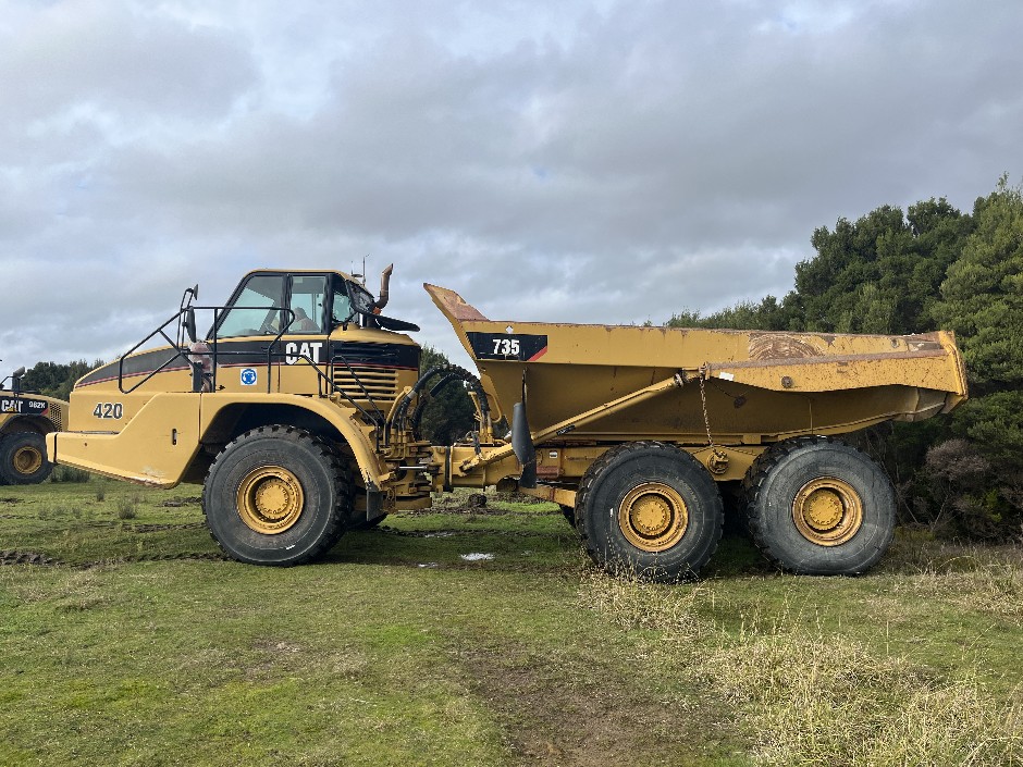 <p>2004 Caterpillar 735 Articulated Dump Truck - Located Tasmania</p>