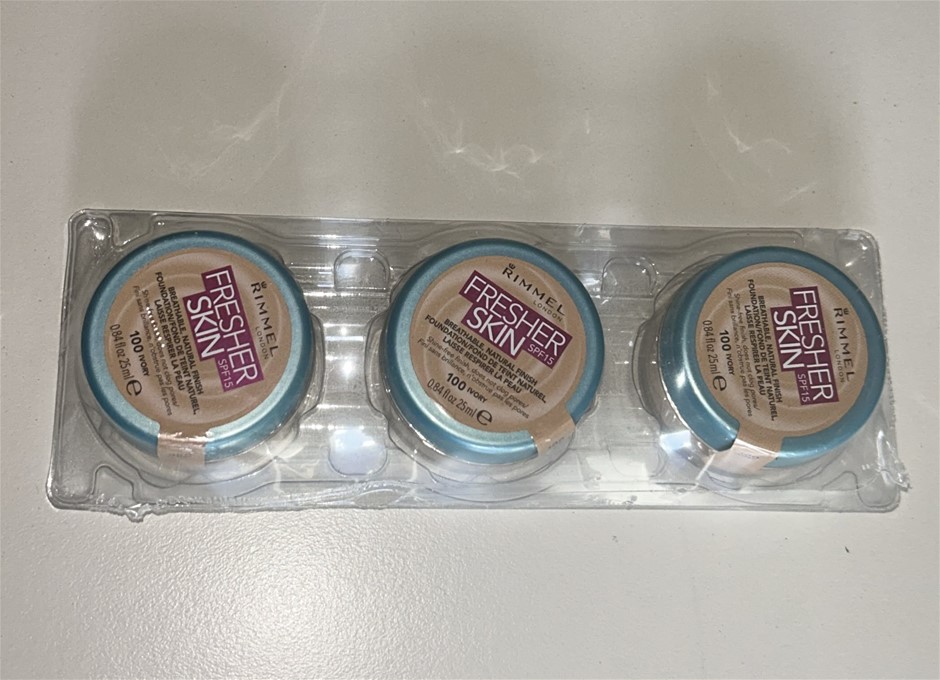 3x RIMMEL Natural Finish Foundation