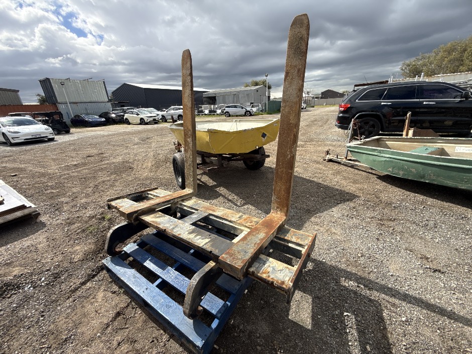 Forklift jib/cradle attachment