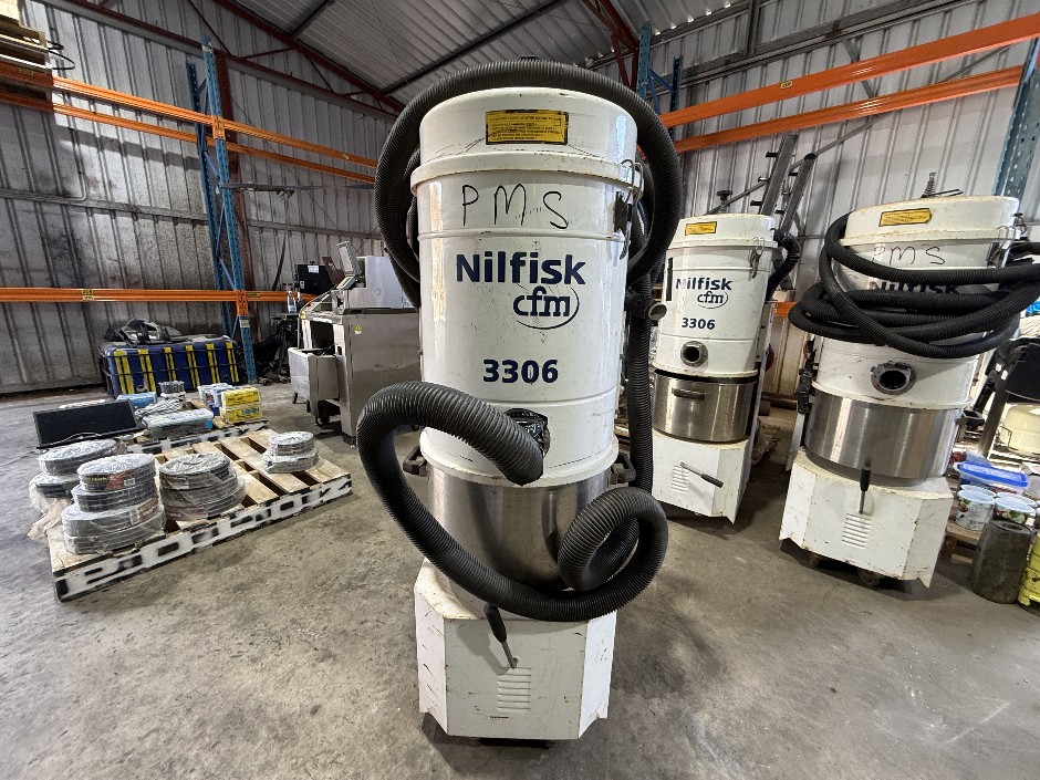 <p>Nilfsk CFM 3306 heavy industrial vacuum</p>
