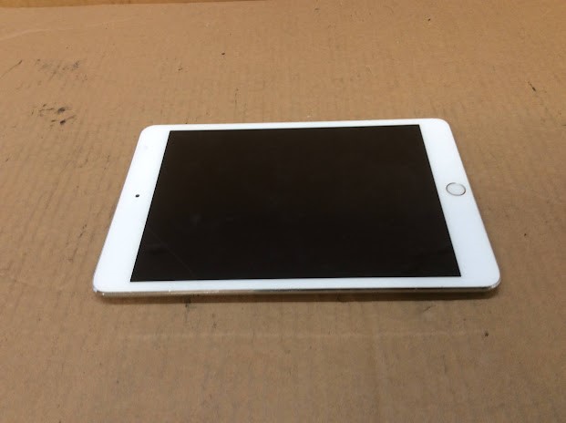 APPLE IPAD MINI 3 (A1599) Tablet 16GB