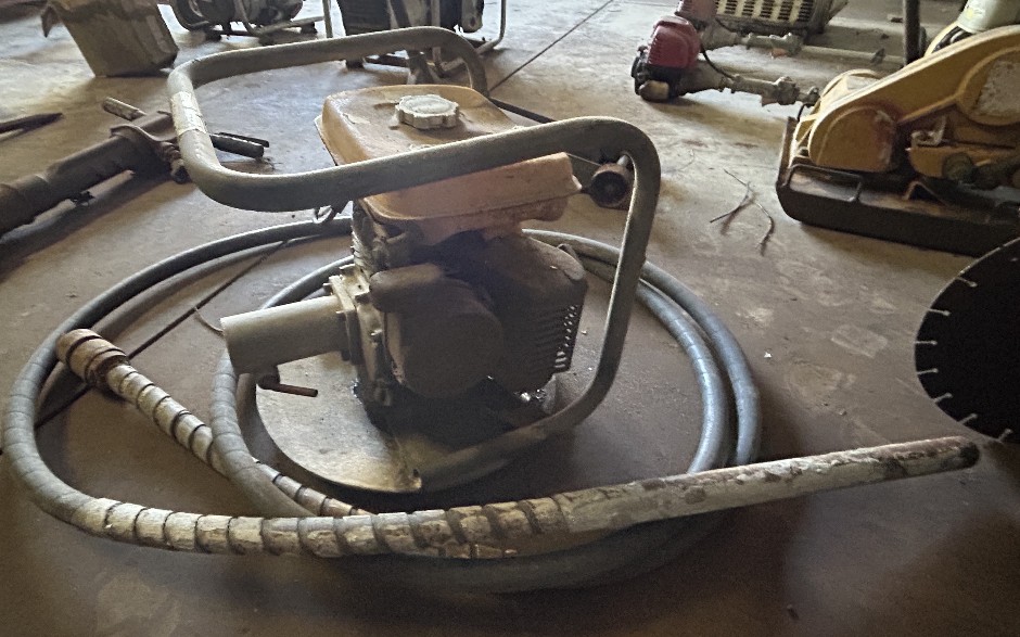 <p>Robin Concrete Vibrator</p>