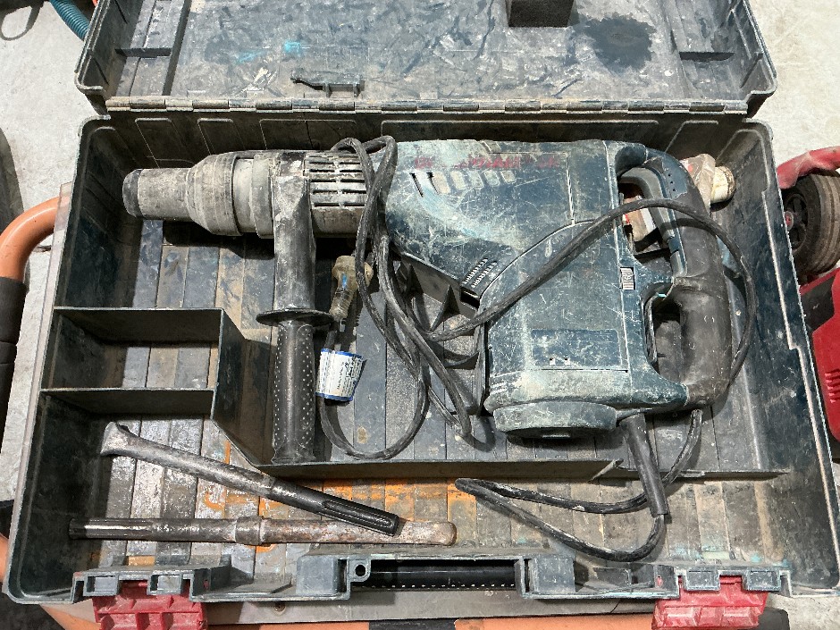 <p>Bosch Rotary Hammer Drill</p>