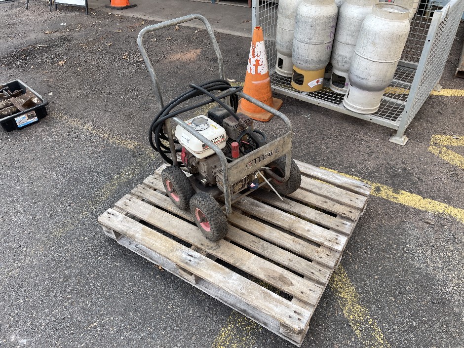 <p>Jetwave Honda Pressure Washer</p>
