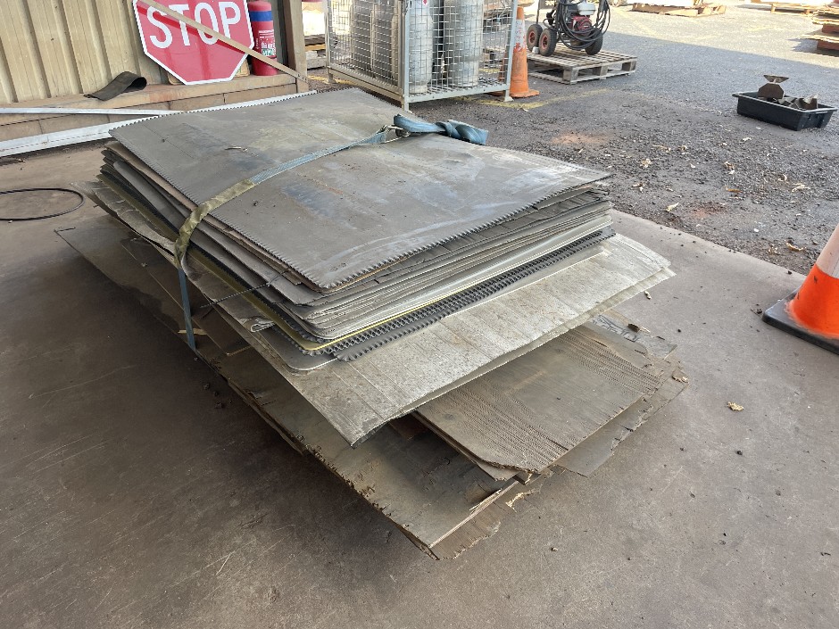 <p>Assorted Corflute and Plywood</p>