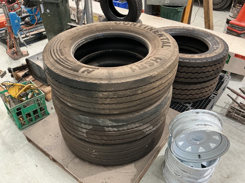 <p>3x Continental Truck Tyres</p>