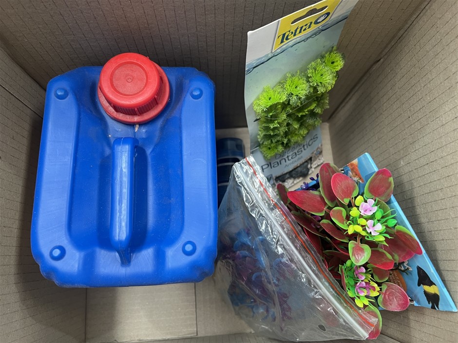 5 x Assorted Fish Products; Incl. Aquarium water conditioner, Plant Décor,