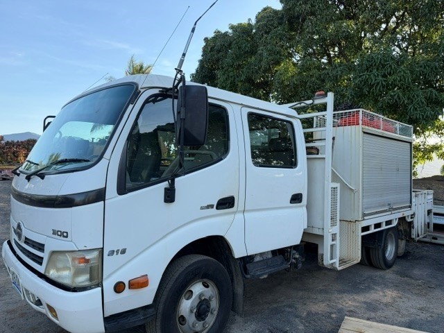 <p>2007 Hino 300 4 x 2 Tray Body Truck</p>