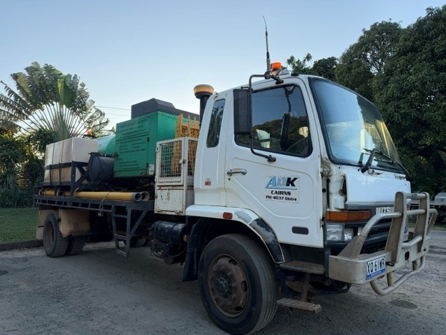 <p>1998 Mitsubishi FM Hydrovac Unit</p>