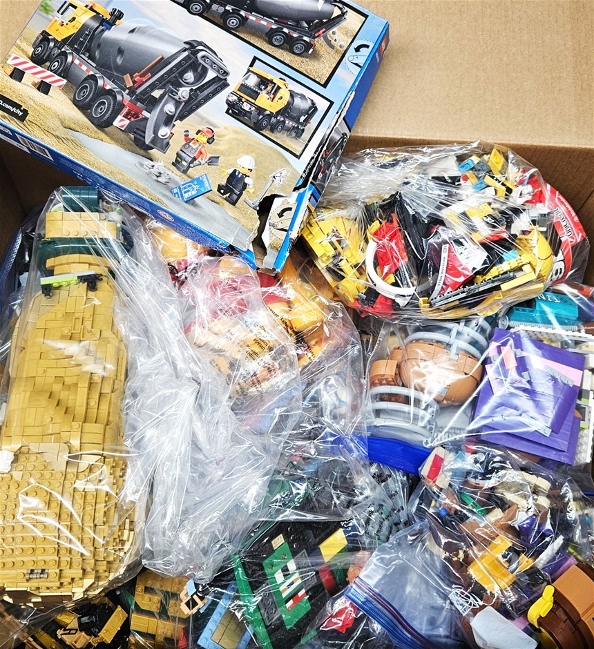 Assorted LEGO Sets. N.B: Not in original packaging & pieces missing.
