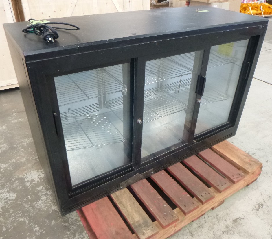 <p>Polar Model- DL819-A-02 3 Glass Sliding Door Display Refrigerator</p>
