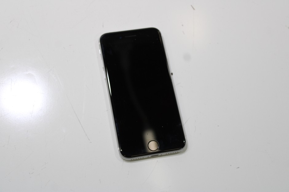 APPLE IPHONE SE 12.8 A2296
