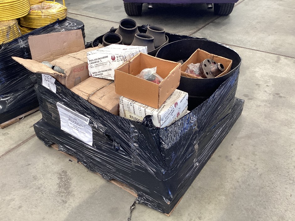 <p>Pallet Containing Assorted pipe fittings and flanges</p>