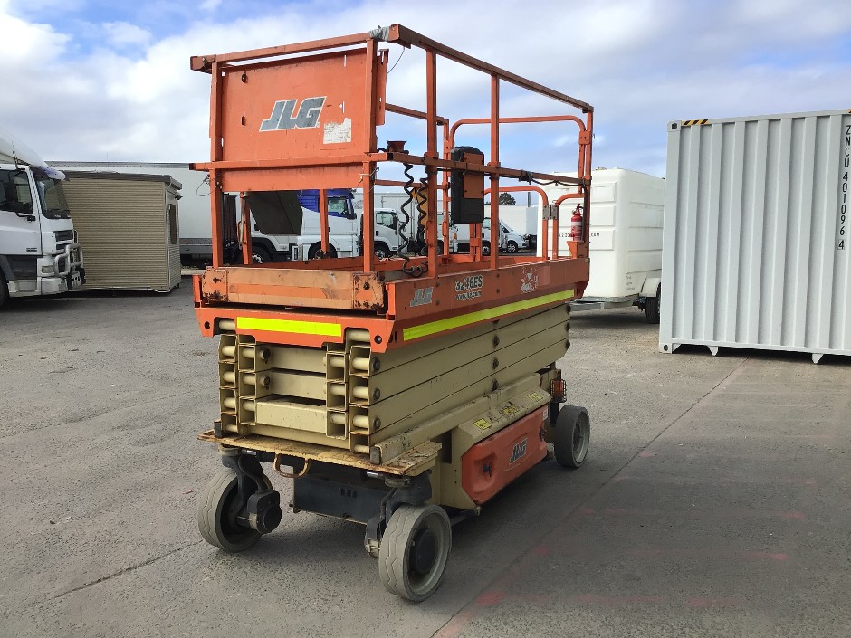 <p>2016 JLG 3246ES Electric Scissor Lift</p>