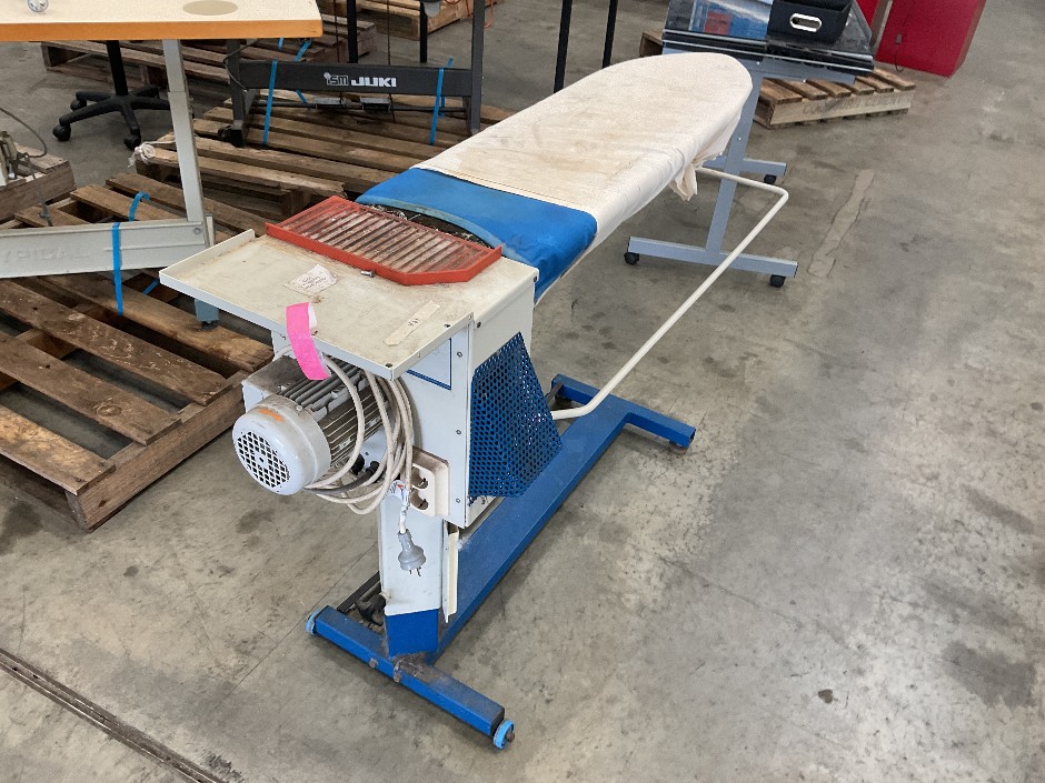<p>1990 Viet 4216 Ironing Board</p>