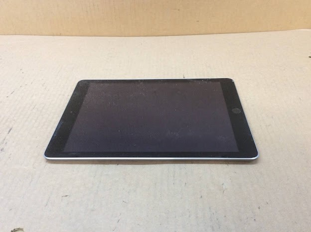 Apple iPad 5 (A1822) Tablet 32GB