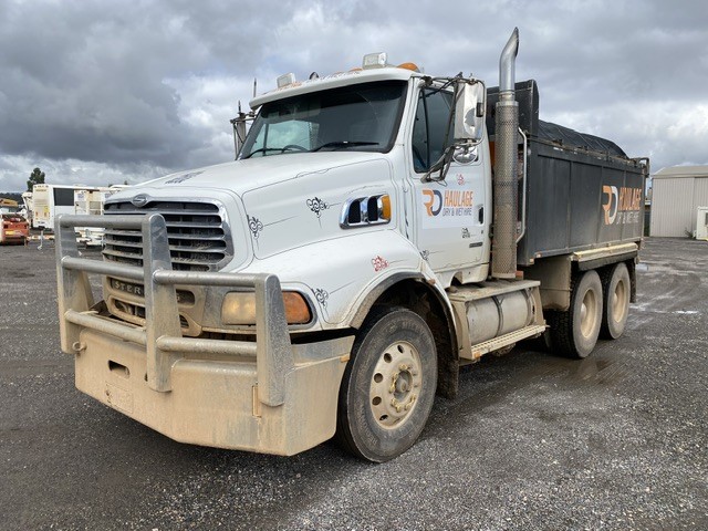<p>2005 Sterling L Series 6x4 Tipper Truck</p>