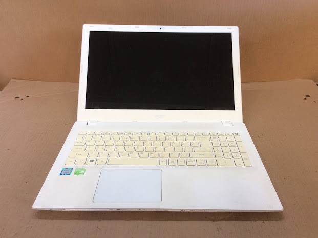 ACER ASPIRE E5-574G Laptop I5-6200U 8GBRAM/1TB White