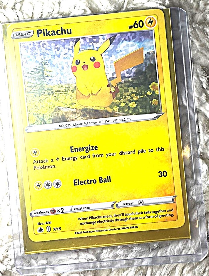 English Pikachu 7/15 Holo McDonald’s Collection 2022 Pokémon Card.