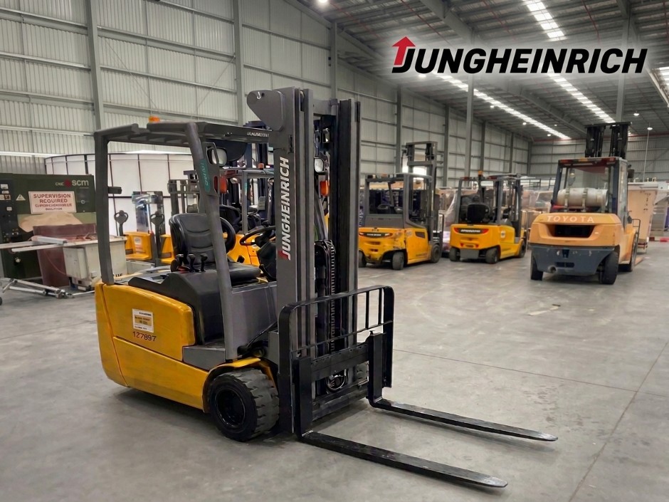 <p>2018 Jungheinrich EFG216kn Electric Forklift</p>