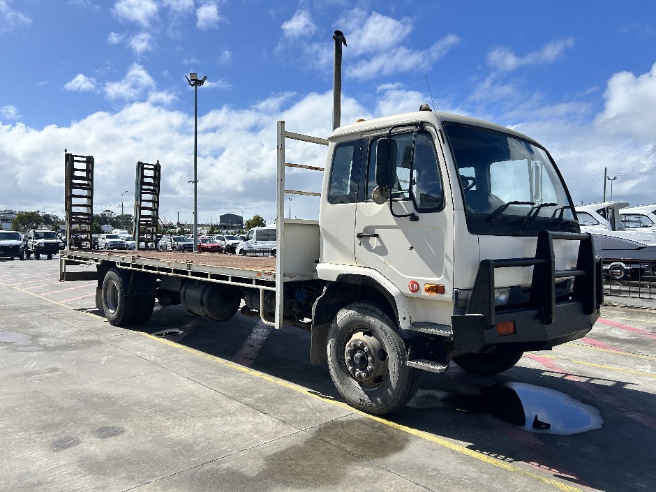 <p>1995 Nissan UD PK240   4x2 Tray Truck</p>