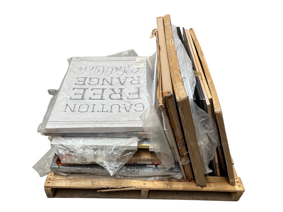 Assorted Boards & Frames. Comprising:
<li> Cork / Pin Boards