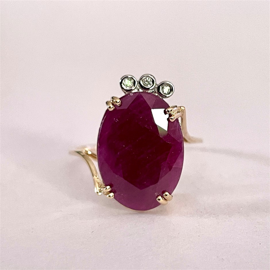 Yellow Gold Natural Ruby & Diamond Ring with IGI valuation