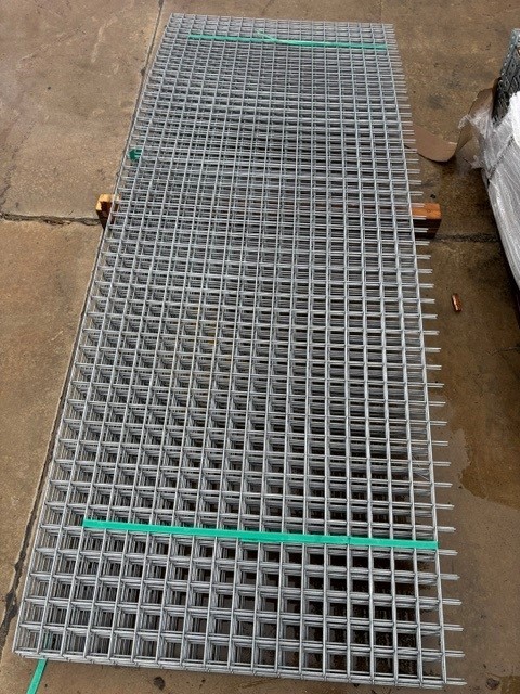 <p>Weldmesh Sheets x12</p>