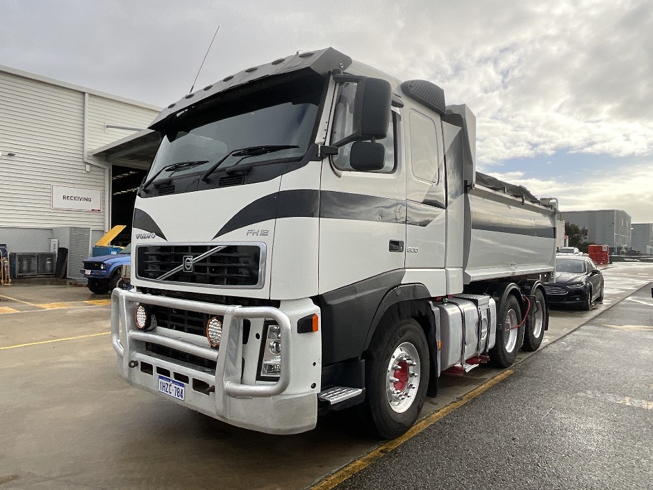 <p>2004 Volvo 500   6x4 Tipper</p>