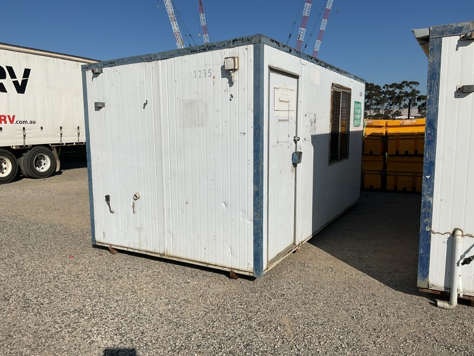 <p>4.8m x 2.5m Transportable Building</p>