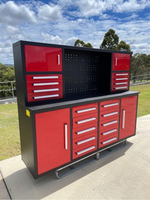 18 Drawer Work Bench / Tool Cabinet(Unused)