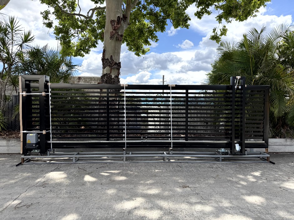 <p>1 x 6M Electric Sliding Gate</p>