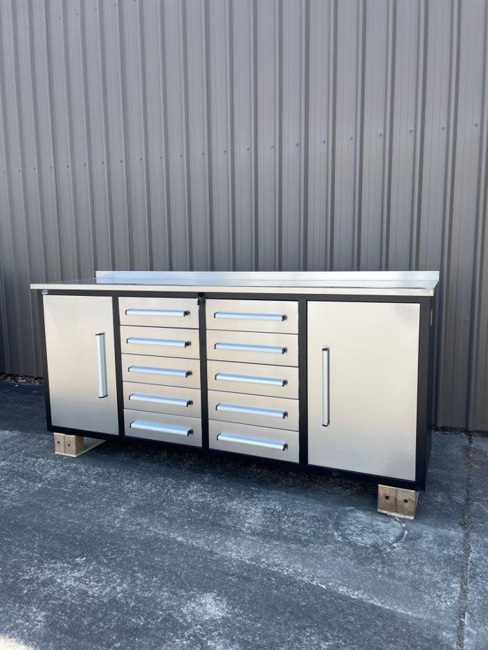 <p>1 x 10 Drawer Workbench </p>