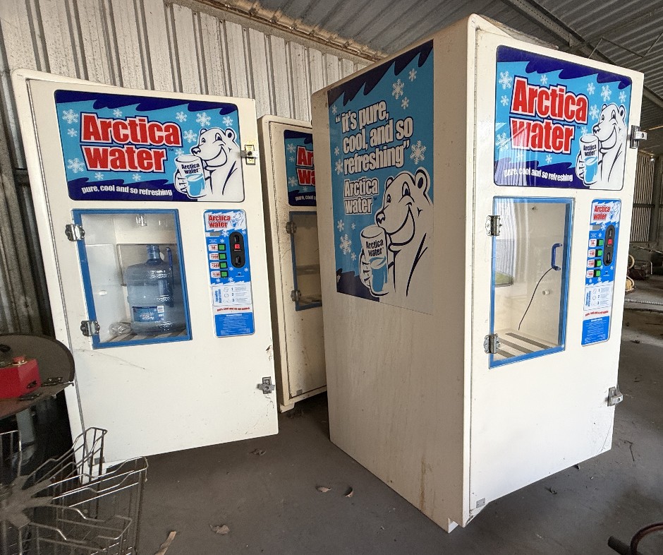 <p>Artica Water Purifier Vending Machine</p>