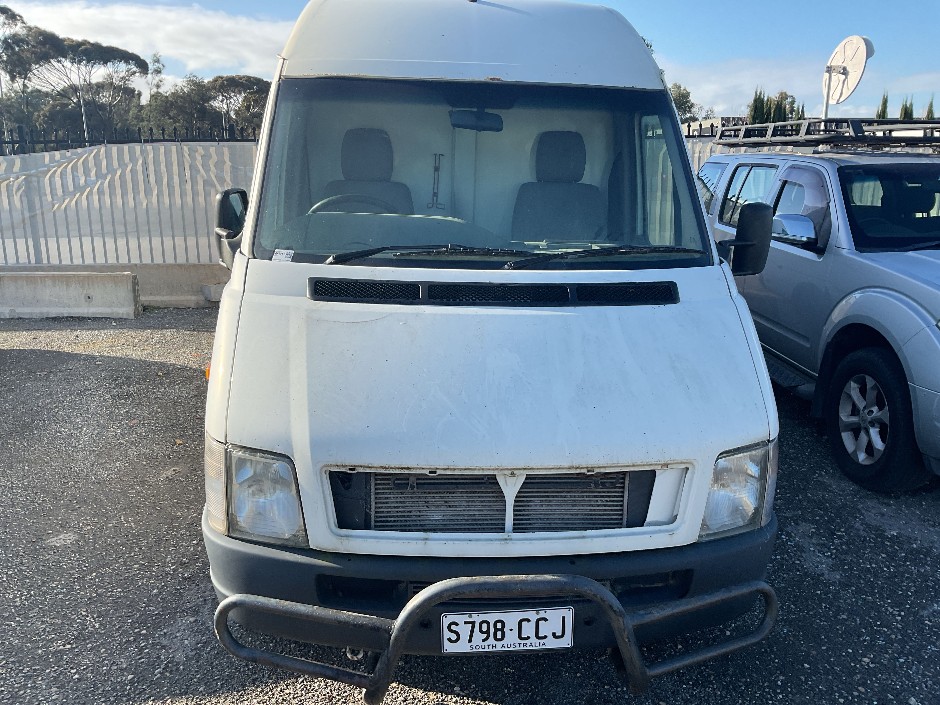 2005 Volkswagen LT46 Van
