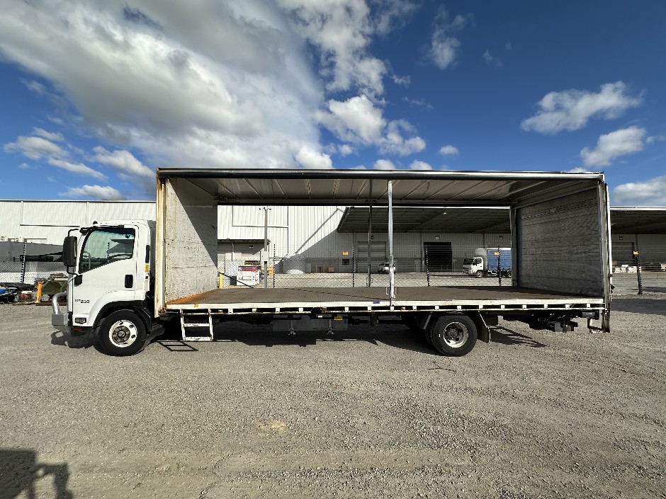 2016 Isuzu FRR 107-210 4x2 Curtainsider