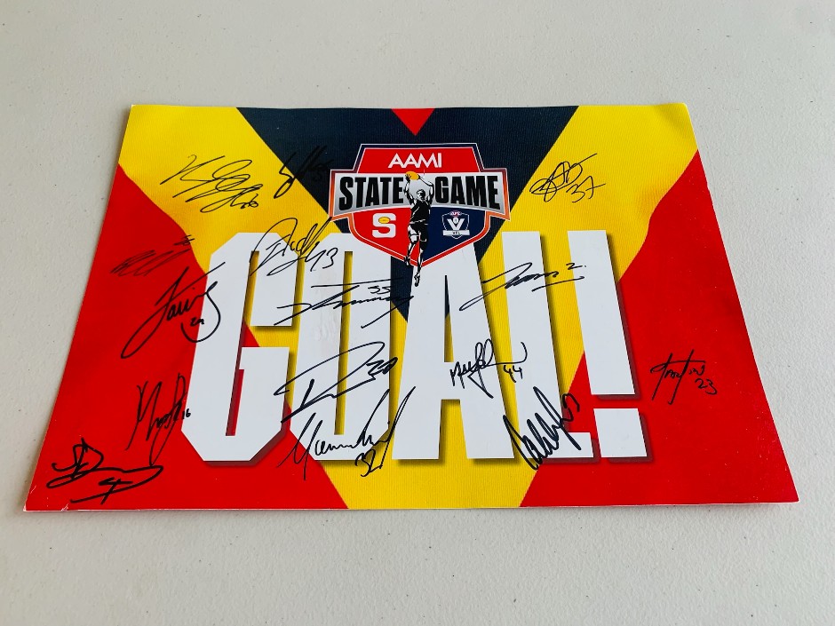 <p>Fremantle Dockers signed memorabilia</p>