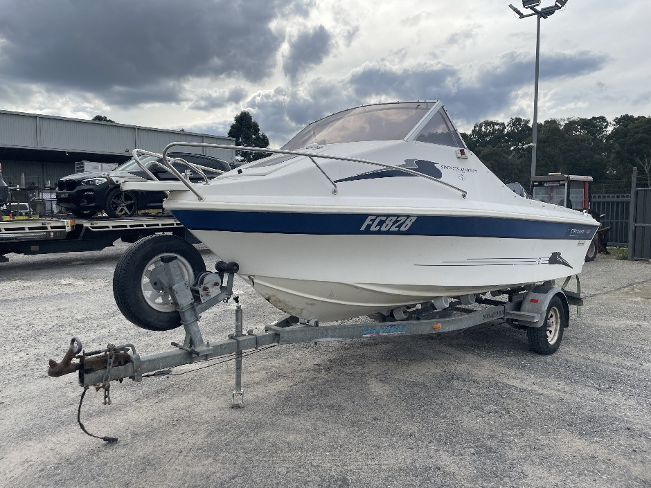 <p>Streaker Sports Cuddy 5.02 Boat</p>