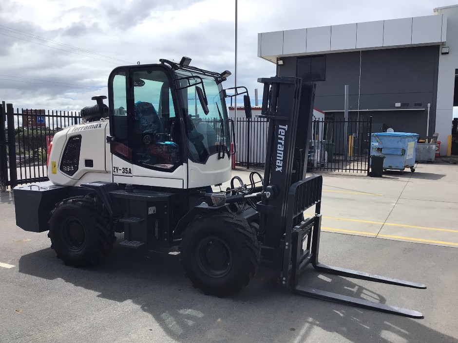 <p>2025 Terramax ZY-35A Rough Terrain Diesel Forklift - Unused</p>