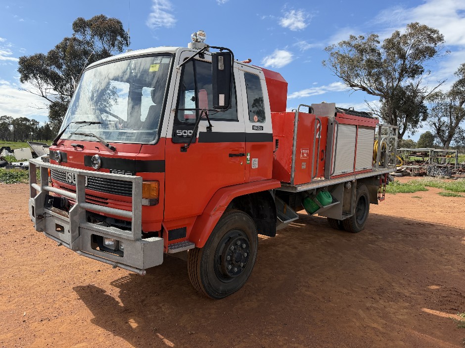 1992 Isuzu FSS 4x4 Fire Truck